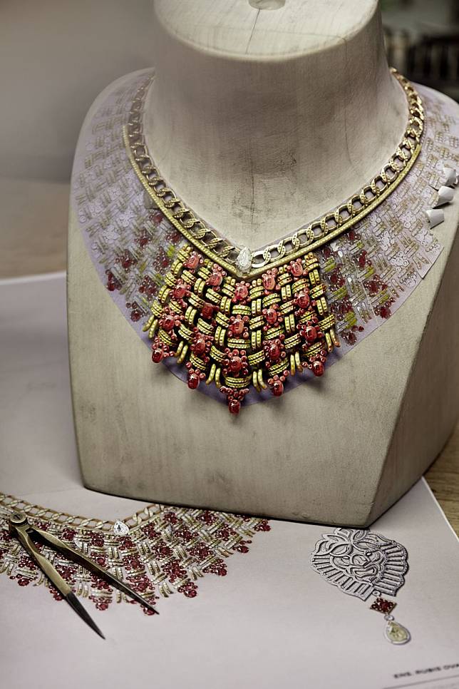 Making a resin maquette to create the full shape of the Tweed Royal necklace (Photo: courtesy of Chanel)