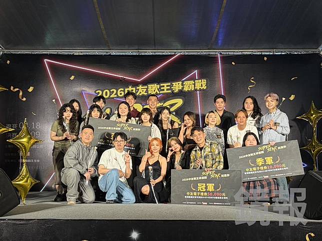 台中中友百貨第二屆「歌王爭霸戰」比賽結果出爐，參賽選手劉芷欣(前排右一)惜敗只拿第三名，掀起全網熱議。中友百貨提供
