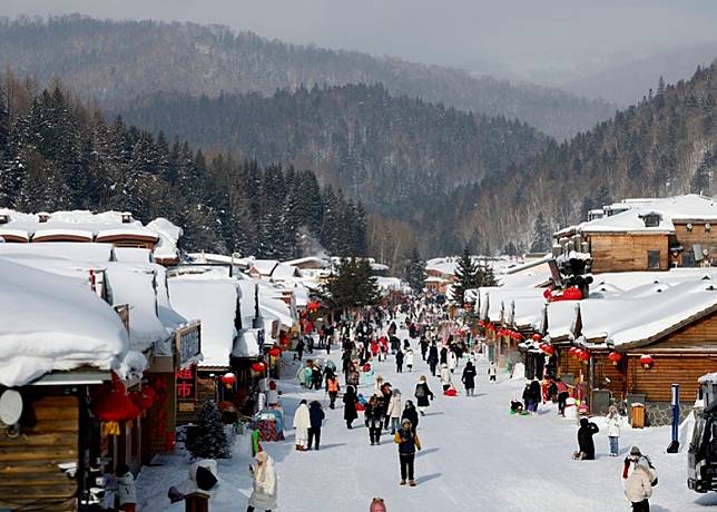 內地冰雪旅遊季展開，相關部門提醒旅客審慎挑選旅遊項目產品。（中新社圖片）