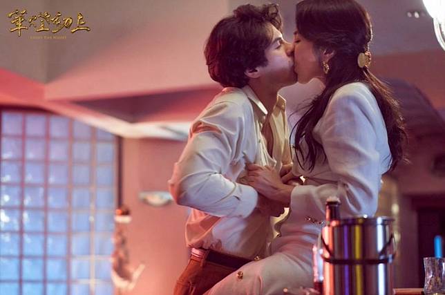 《華燈初上》飾演編劇江翰一角的鳳小岳周旋於多位女子間，被網友們公認的高段班渣男！圖片來源：<a href=