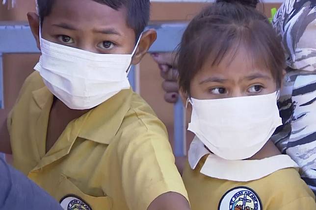 Masked children wait to get vaccinated at a health clinic in Samoa where a measles outbreak has infected nearly 4,700 people and killed more than 70, of whom more than 60 were children aged four years or younger. Photo: TVNZ via AP