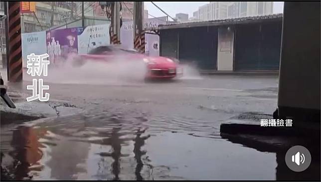 雨彈午後狂炸雙北市，多處傳出積水災情。圖／翻攝自臉書
