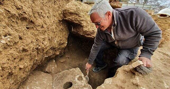 2700年前的馬桶出土　糞便化石更發現痢疾寄生蟲