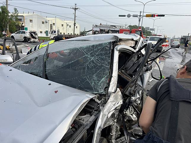 雲縣台一省道大埤延平路段重大追撞車禍，造成5傷1OHCA。（記者陳正芬翻攝）