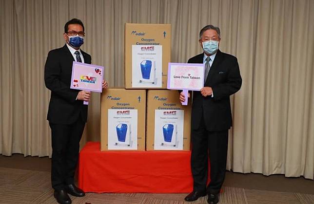 印尼武漢肺炎(新型冠狀病毒病，COVID-19)疫情嚴峻，我國援贈200台製氧機給印尼政府，已於12日運抵當地。(外交部提供)