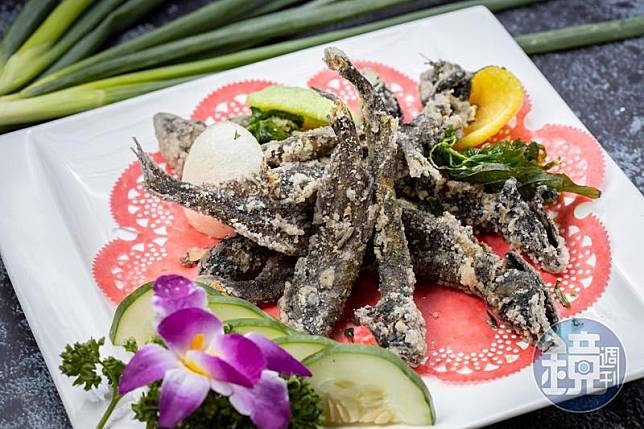 「酥炸黑頭鱈魚」是宜蘭海鮮的招牌特產。（時價）