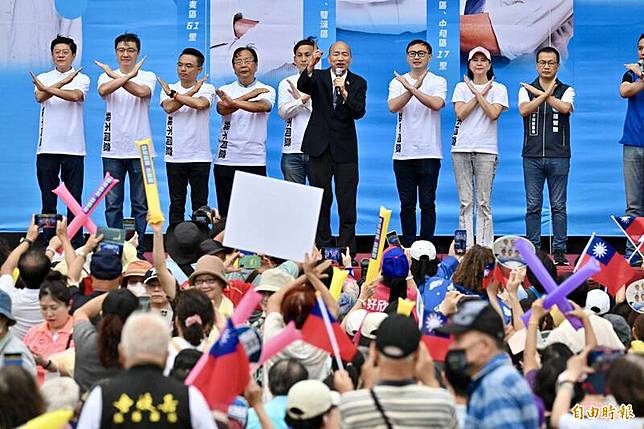 韓國瑜出席「反惡罷 新北愛國者行動」上台致詞批評，大罷免是執政黨民進黨濫用國家資源政治屠殺。(記者叢昌瑾攝)