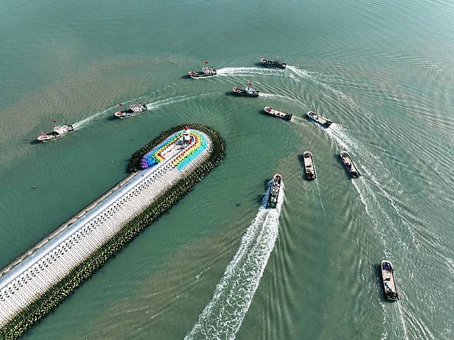 An aerial drone photo taken on April 29, 2024 shows fishing boats sailing back to the dock in Lianyungang, east China's Jiangsu Province. This summer's fishing ban is scheduled to start from May 1. (Photo by Wang Chun/Xinhua)