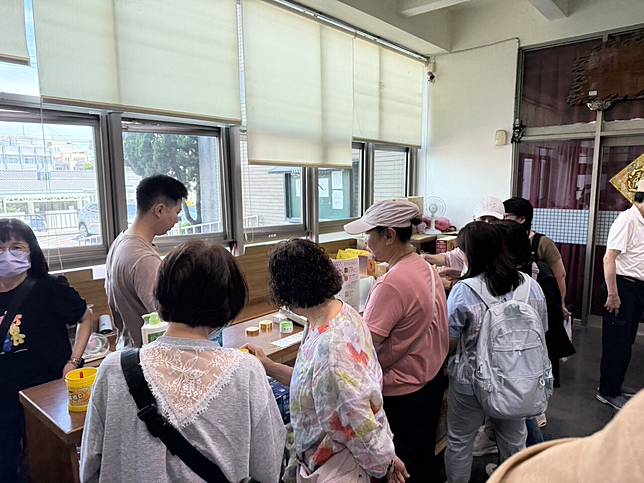 雲林縣農會為解決國產米供過於求問題，今年4月底推出結合國產米與馬鈴薯製成的「米洋芋片」，上市一周就賣出超過1萬包，人氣遠超預期，一度斷貨。記者陳雅玲／攝影