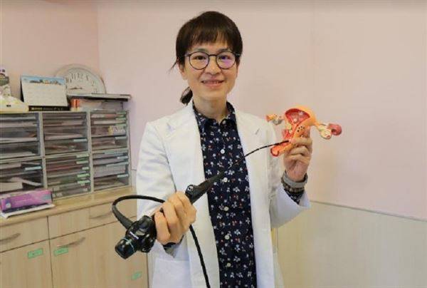 亞洲大學附屬醫院婦產部內視鏡微創科主任高惠芬表示，子宮不正常出血是多數病患至婦產科門診求診主要的原因之一。（圖片提供／亞洲大學附屬醫院）
