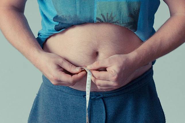 女子為了減肥實行168斷食法，卻導致膽結石，膽囊因此被切除。圖／Pixabay