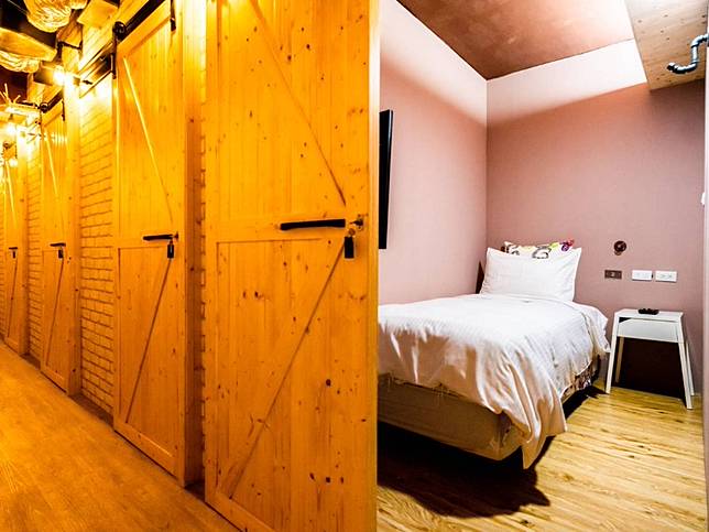 ▲單人背包房型，長得有穀倉感（圖／星行旅）