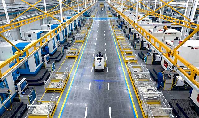 An aerial drone photo taken on Aug. 28, 2024 shows an interior view of the digital factory at a manufacturing enterprise in Yinchuan, northwest China's Ningxia Hui Autonomous Region. (Xinhua/Yang Zhisen)