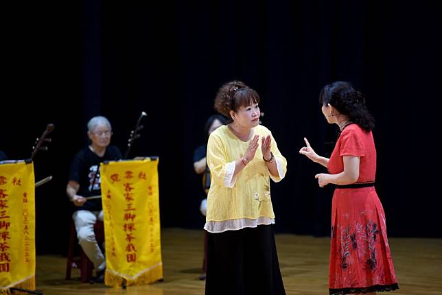 苗栗縣文觀局舉辦「客家歌謠、八音及採茶戲推廣成果匯演」。（記者謝國金攝）