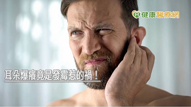 耳朵癢時的確可適度使用棉花棒、耳耙子摳挖，但若長時間不適應盡早就醫。