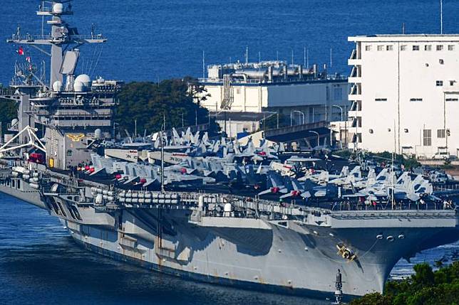 隸屬於美國第三艦隊的卡爾．文森號航空母艦(見圖)已抵達日本橫須賀港。(アルザス授權使用)