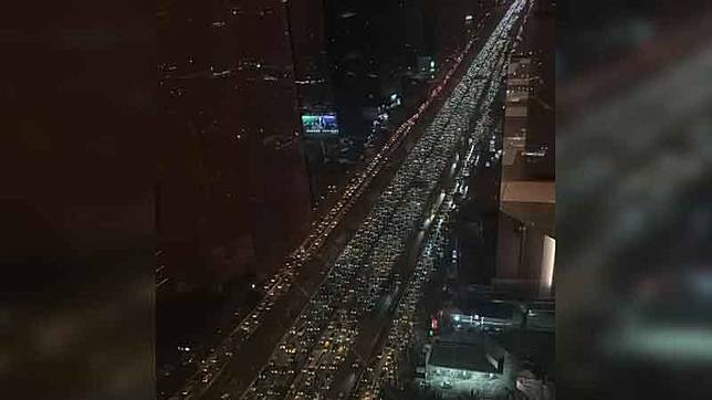 เปิดสาเหตุ รถติดบางนา เย็นวันศุกร์ การจราจรสาหัสข้ามคืน รถสะสมยาว 31 กิโลเมตร 