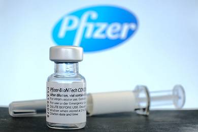 【美股新聞】輝瑞Pfizer首席執行官表示，透過430億美元的收購，公司將能夠以前所未有的規模提供Seagen的癌症治療藥物