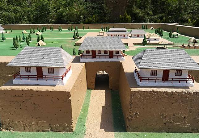 This photo taken on May 1, 2023 shows a miniature model of the Taosi relic site in Xiangfen County, north China's Shanxi Province. (Xinhua/Wang Feihang)