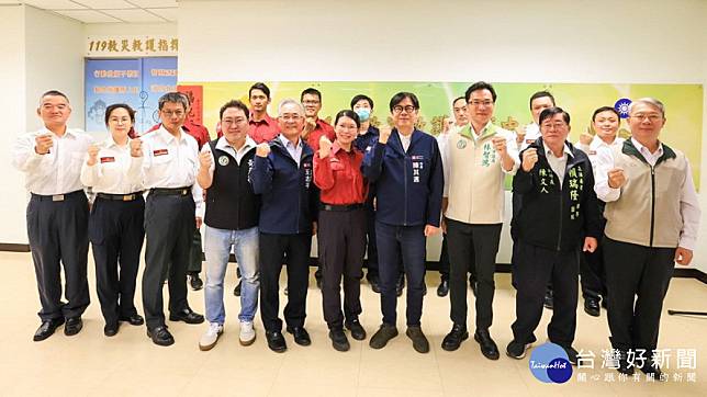 ▲119消防節，陳其邁至勤務中心感謝消防人員辛勞。