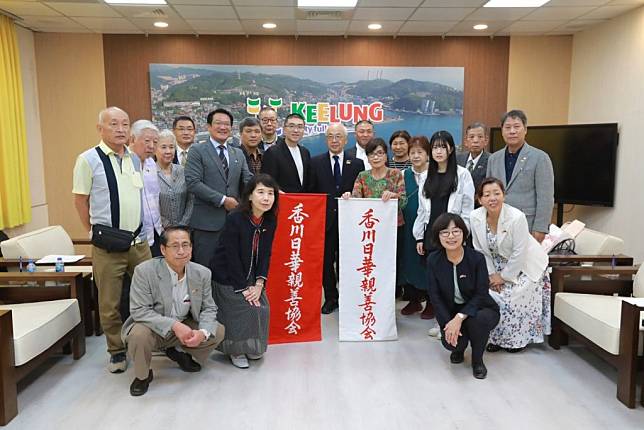 日本高松市香川日華親善協會訪市府，市長謝國樑期許許雙方在觀光旅遊、產業及教育等領域持續進行交流活動。（記者張上耕翻攝）