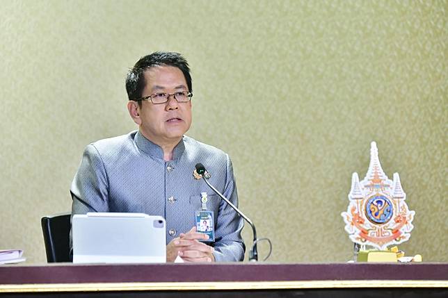 นายจิรายุ ห่วงทรัพย์ ที่ปรึกษาของนายกรัฐมนตรีและโฆษกศูนย์ปฏิบัติการช่วยเหลือผู้ประสบอุทกภัย วาตภัย และดินโคลนถล่ม หรือ ศปช.