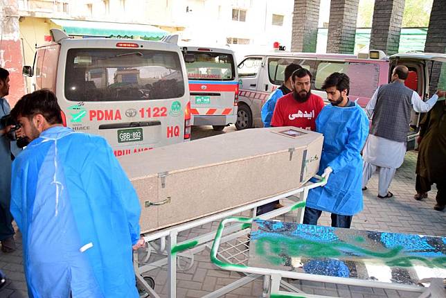 A victim's coffin is transferred to a hospital in southwest Pakistan's Quetta on April 13, 2024. (Photo by Asad/Xinhua)