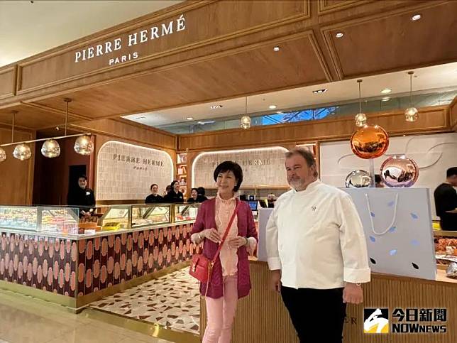 PIERRE HERMÉ插旗台中新光三越    打造法式概念咖啡廳