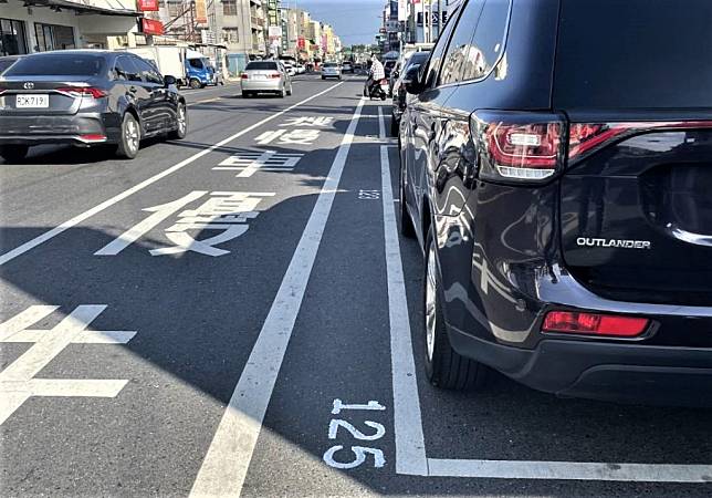 新營區路邊停車收費，將於八月一日上路。（交通局提供）