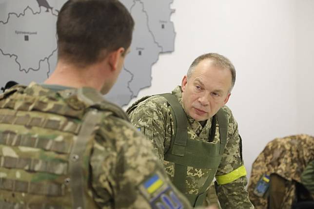 烏克蘭士兵，上校Oleksandr Syrskyi，地面指揮官。   圖：翻攝自烏克蘭武裝部隊推特