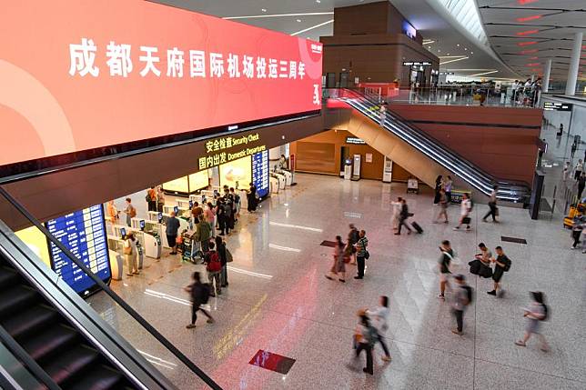 Passengers enter the security check area at the Chengdu Tianfu International Airport in Chengdu, southwest China's Sichuan Province, June 27, 2024. (Xinhua/Tang Wenhao)