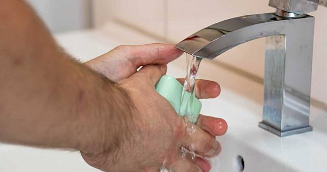 「勤洗手」對抗新冠肺炎　但少了「這一步驟」…細菌增加84%