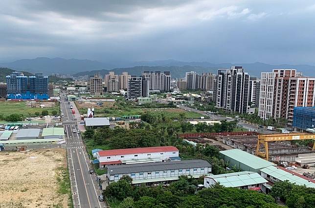 鶯歌鳳鳴重劃區預售案單價仍在4字頭，現況房價仍算雙北「房價凹陷區」，未來待大型建設完工到位，房產增值可期。圖／業者提供