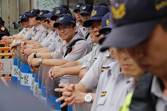 2019年全國預定要進用5千多名警察，黃偉哲表示，若集體拒絕接收新任員警「台灣就會增加5千多位流浪警察」。（資料照片／李隆揆攝）
