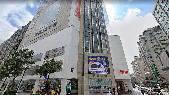 位於台北市東區商圈的明曜百貨傳出近日有武漢肺炎確診者到訪。(翻攝自Google map)