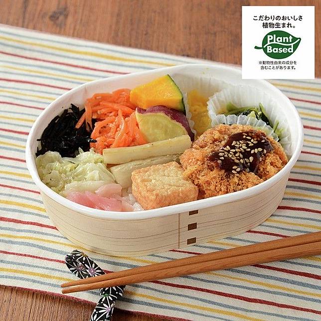 Low-calorie premium bento with plant-based ingredients (Photo: Instagram/@naturallawsonjp)