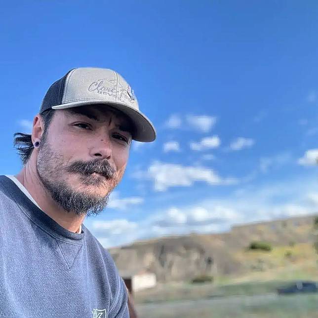 สลด พ่อฆ่า 3 ลูกสาวตัวน้อย อายุเพียง 5-9 ขวบ หลังลักพาตัวหนีเข้าป่า ประวัติป่วยจิต ทหารเก่า เคยเป็นคนไร้บ้าน