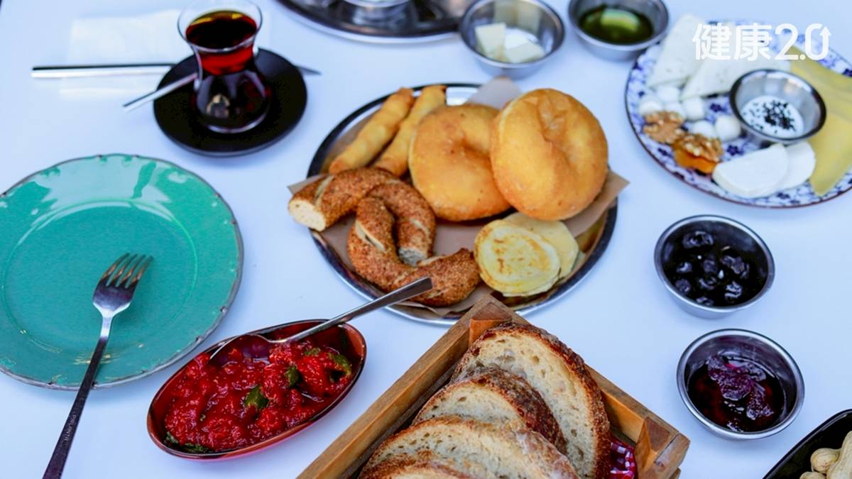 早餐吃麵包、饅頭配喝咖啡小心血糖飆升！早餐吃燕麥、堅果＋它穩血糖| 健康2.0 | LINE TODAY