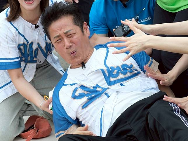 徐乃麟踢到鐵板賭輸5萬！被慘摔在地痛到五官扭曲