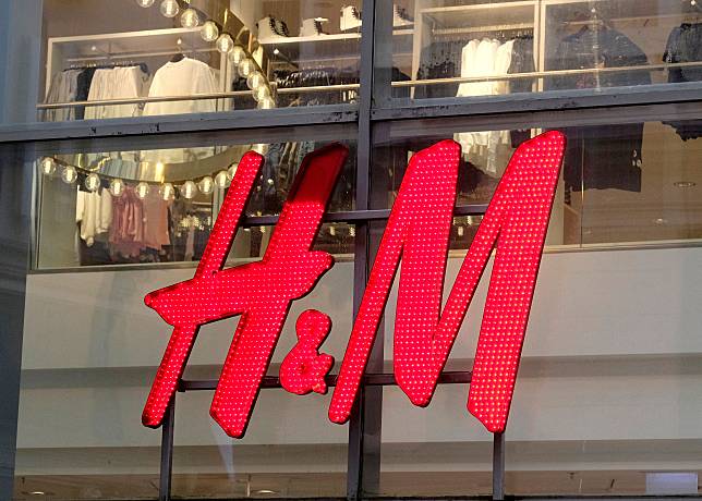 H&M於26日宣布，將關閉西班牙28間分店，同時解僱多達588名員工。（路透社）