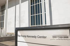 ▲美國聯邦地區法院法官29日作出裁決，下令美國總統川普（Donald Trump）的名字必須從甘迺迪表演藝術中心（Kennedy Center）移除，由川普政府主導、原訂7月起關閉2年進行整修的計畫也被喊停。（圖／美聯社／達志影像）