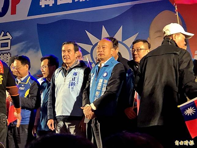 韓國瑜與馬英九在新竹市聯合競總成立大會上同台。(記者許麗娟攝)