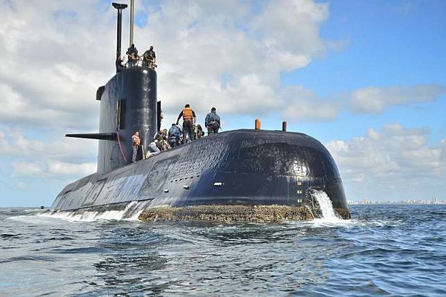 2017年11月15日，阿根廷海軍潛艦「聖胡安號」（ARA San Juan）出海後爆炸、失蹤，44位官兵殉國（AP）