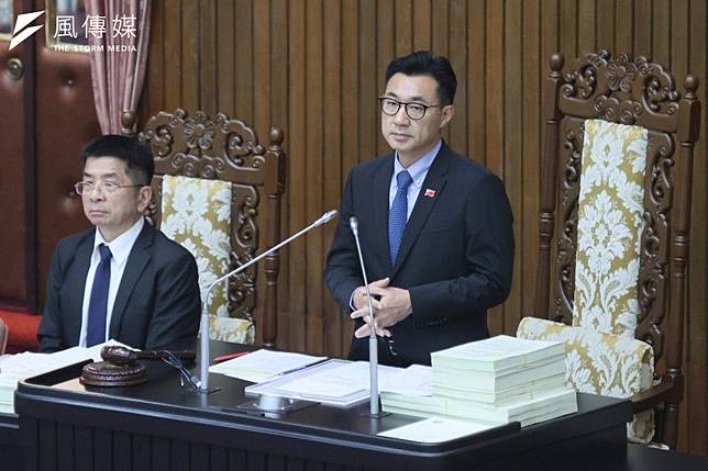 立法院副院長江啟臣12日在立法院會宣布三讀通過《詐欺犯罪危害防制條例》草案。（柯承惠攝）