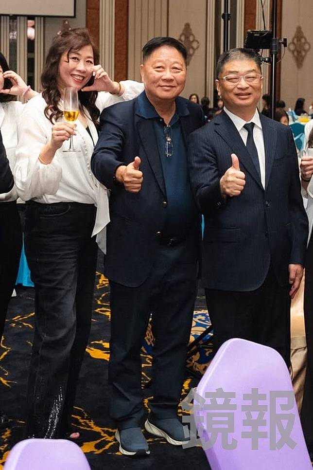 葳格國際學校創辦人袁昶平(中)、執行董事吳菀庭(左)、副創辦人何永全(右)。翻攝fb葳格國際學校-中學部