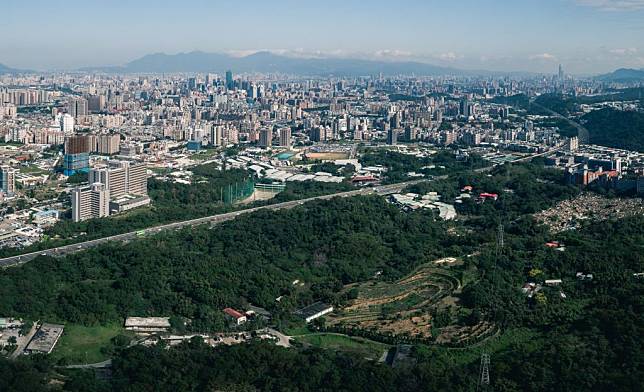 配合中央規劃土城司法園區，新北市政府辦理原軍事用地土城彈藥庫及周邊範圍擴大土城都市計畫，經內政部都委會審議通過。圖為都計全景。 （新北市城鄉局提供）