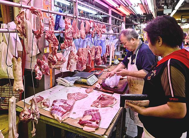 統計處數據顯示，新鮮瘦肉的零售價由4月每公斤平均76.5元，暴升逾倍至今年9月的每公斤159元。 資料圖片