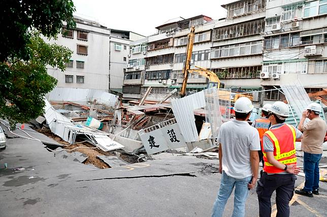 基泰大直建案附近房屋傾斜情形。資料照。廖瑞祥攝