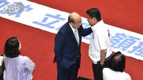 民進黨團總召柯建銘、國民黨團總召傅崐萁。（圖／胡瑞麒攝）