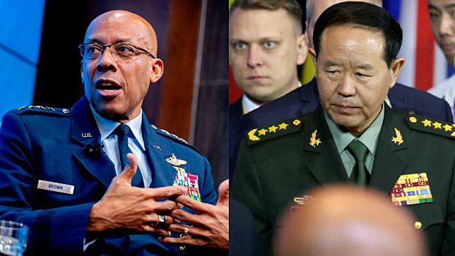 美軍參謀長聯席會議主席布朗（左）、中國軍委聯合參謀部參謀長劉振立（右）。美聯社、路透社